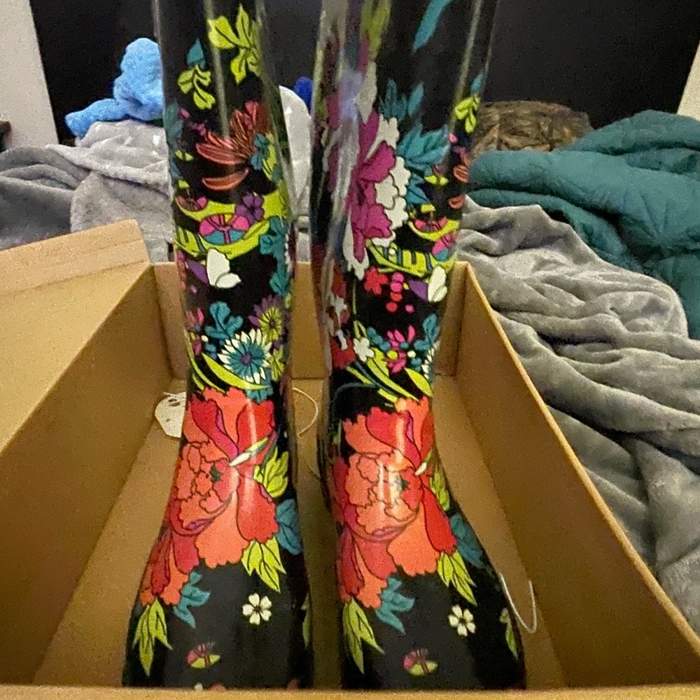 Like new rain boots